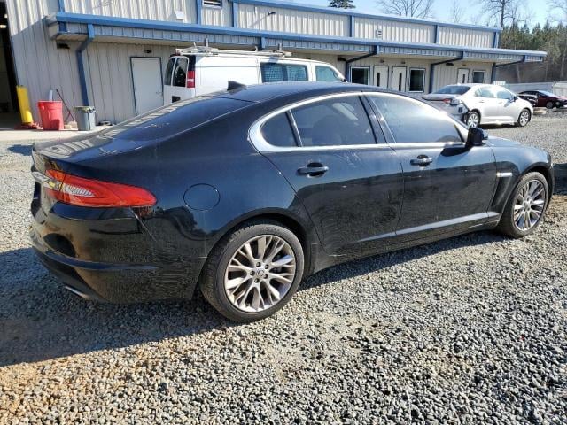 36845724-2013-jaguar-xf_3