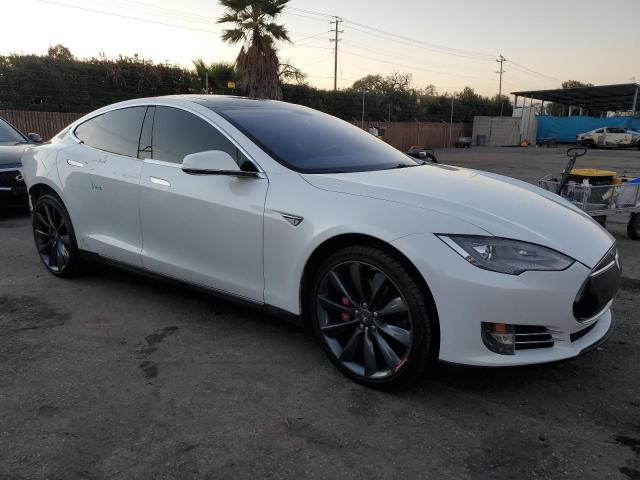 36901744-2014-tesla-model-s_4