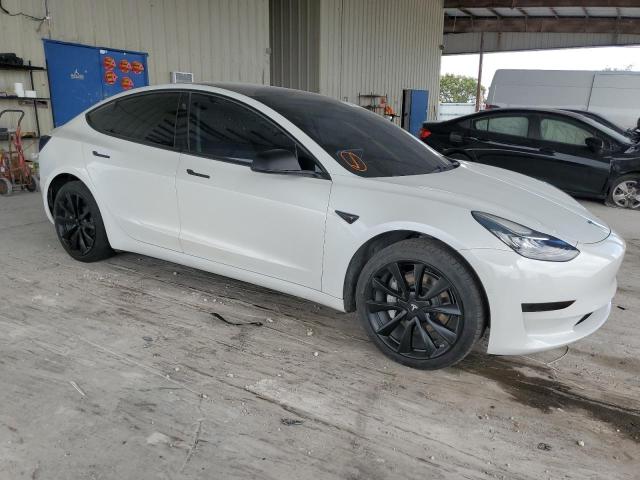 37304284-2020-tesla-model-3_4