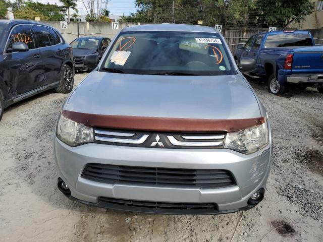 37336754-2014-mitsubishi-outlander_5