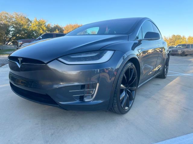 37353244-2016-tesla-model-x_2