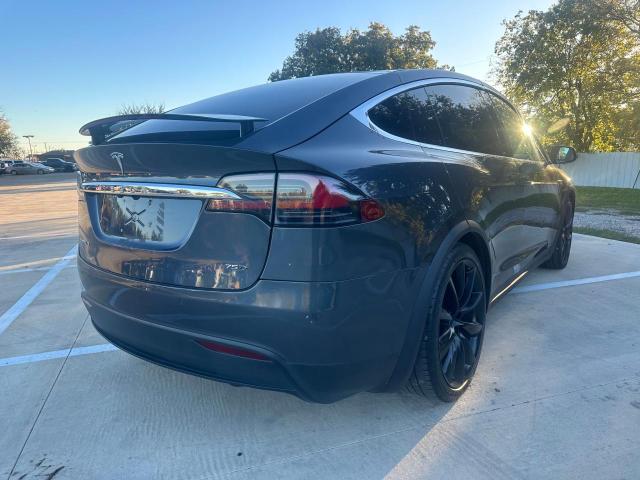 37353244-2016-tesla-model-x_4