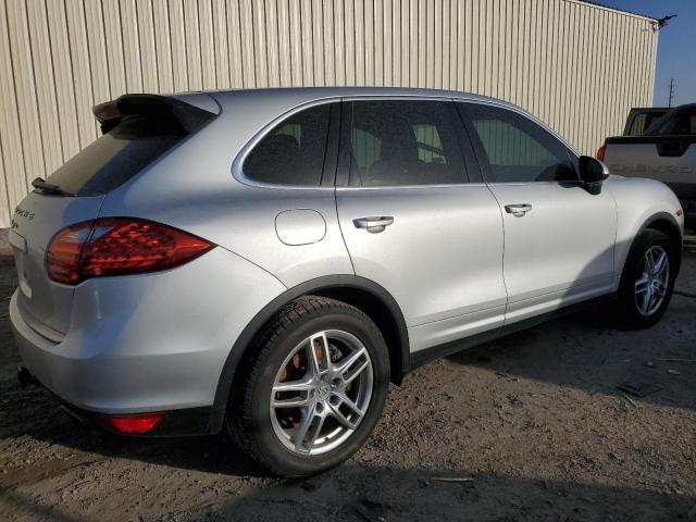 37378014-2013-porsche-cayenne_3