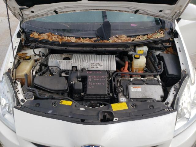 37732554-2011-toyota-prius_11