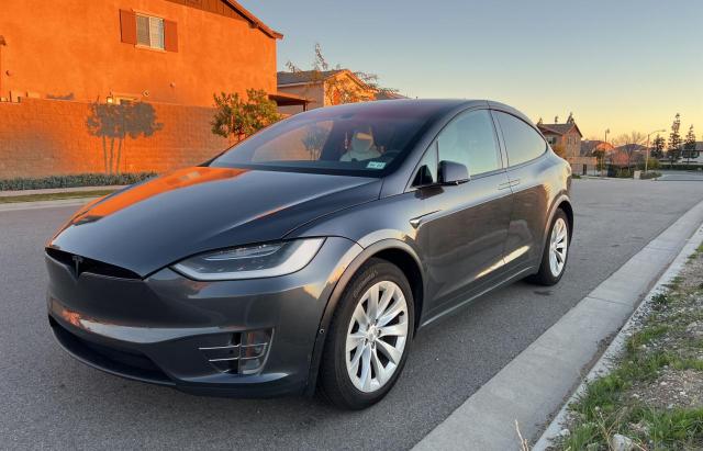 37825554-2016-tesla-model-x_2