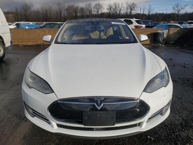 37979204-2015-tesla-model-s_5