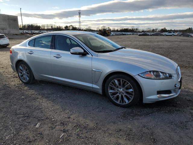 38097064-2013-jaguar-xf_4