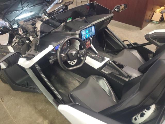 38188614-2021-polaris-slingshot_9