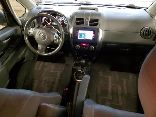 38245934-2010-suzuki-sx4_8