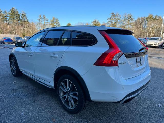 38599464-2016-volvo-v60_3