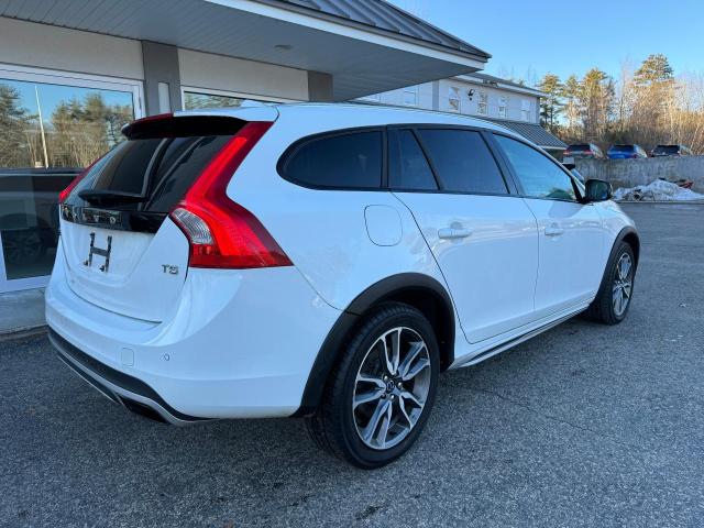 38599464-2016-volvo-v60_4