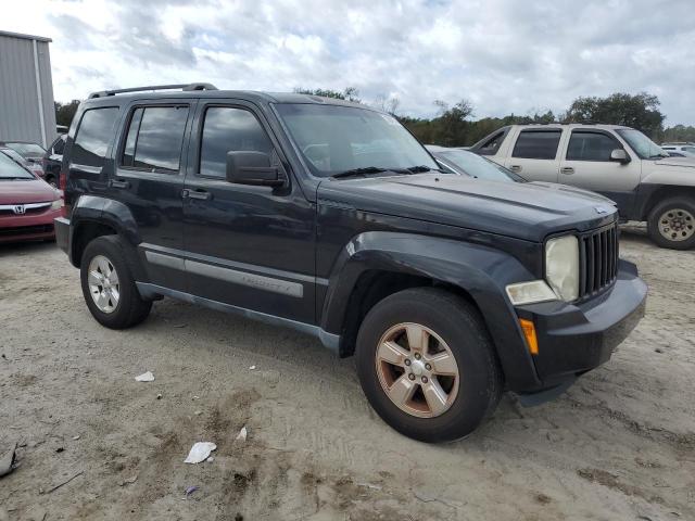 38647324-2012-jeep-liberty_4