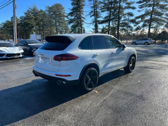 38737094-2016-porsche-cayenne_3