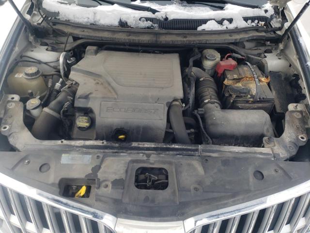 38862684-2010-lincoln-mkt_11