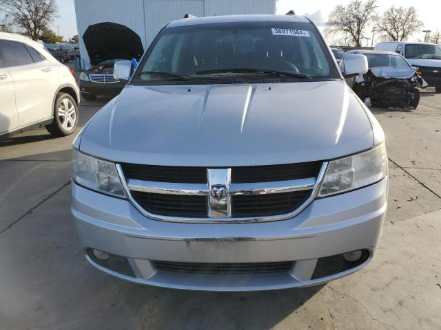 38971584-2010-dodge-journey_5