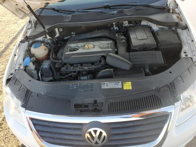 39090004-2010-volkswagen-passat_11