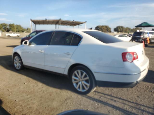 39090004-2010-volkswagen-passat_2