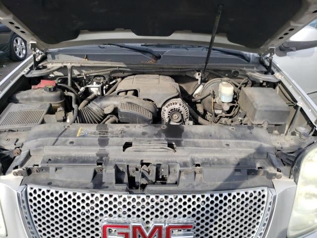 39093694-2011-gmc-yukon_12