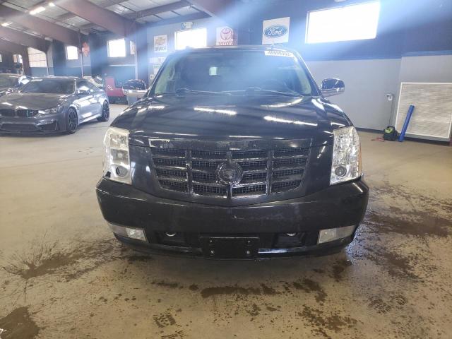 45599353-2012-cadillac-escalade_5