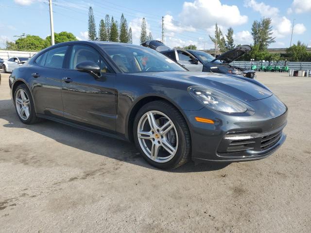 49033024-2018-porsche-panamera_4