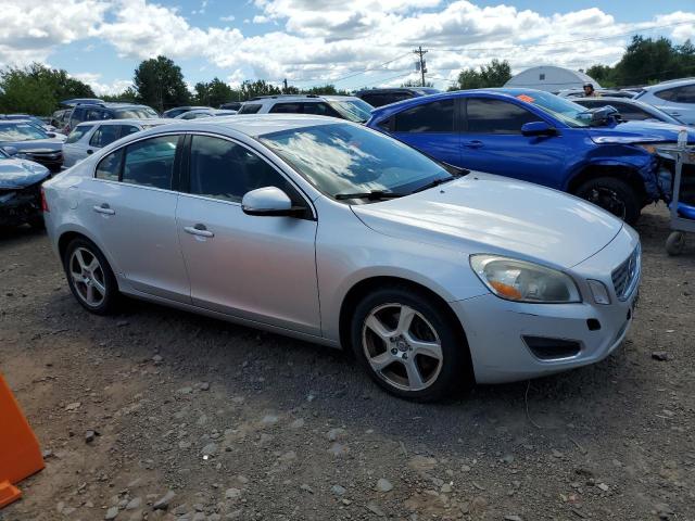 61192684-2012-volvo-s60_4