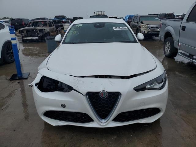 69344404-2017-alfa-romeo-giulia_5