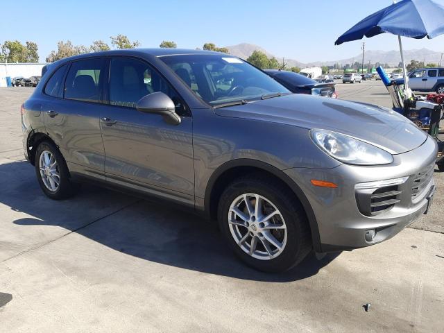 69530583-2016-porsche-cayenne_4