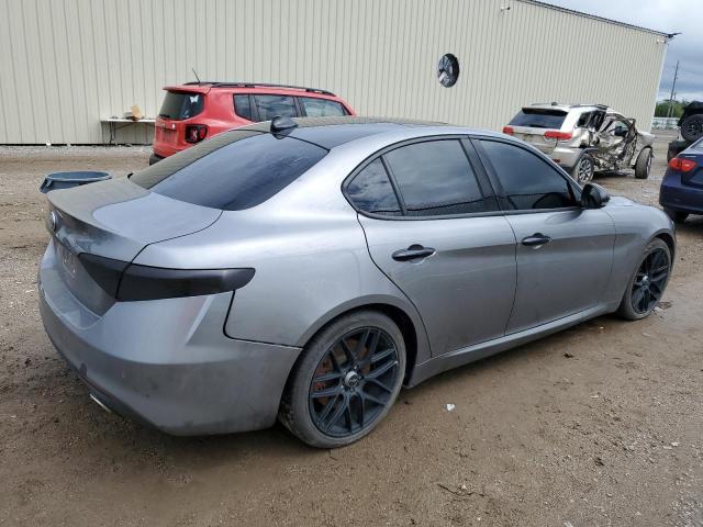 69932504-2017-alfa-romeo-giulia_3