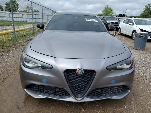 69932504-2017-alfa-romeo-giulia_5