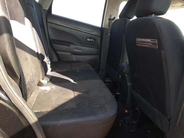 70041133-2014-mitsubishi-outlander_10