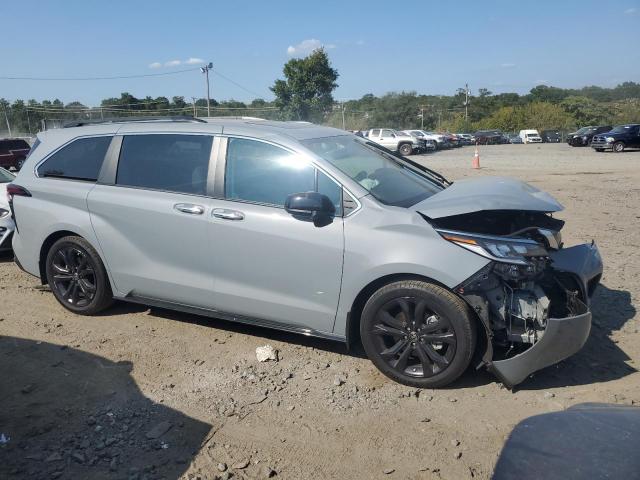 70200854-2023-toyota-sienna_4