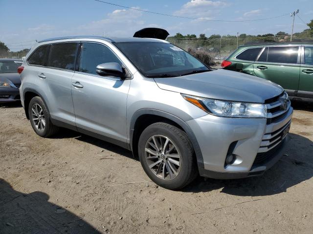 70373904-2019-toyota-highlander_4