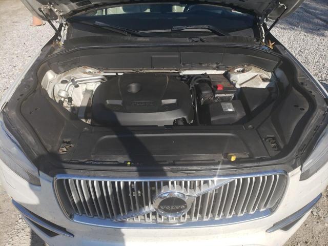 70918384-2016-volvo-xc90_12