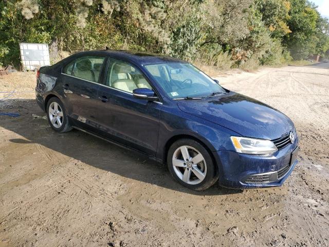 71041774-2014-volkswagen-jetta_4