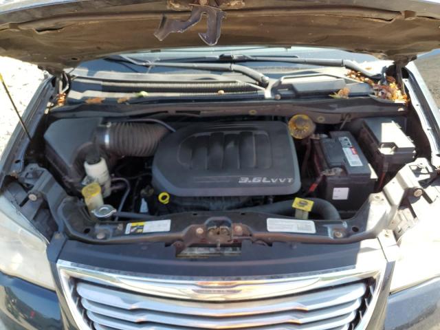 71758874-2014-chrysler-minivan_12