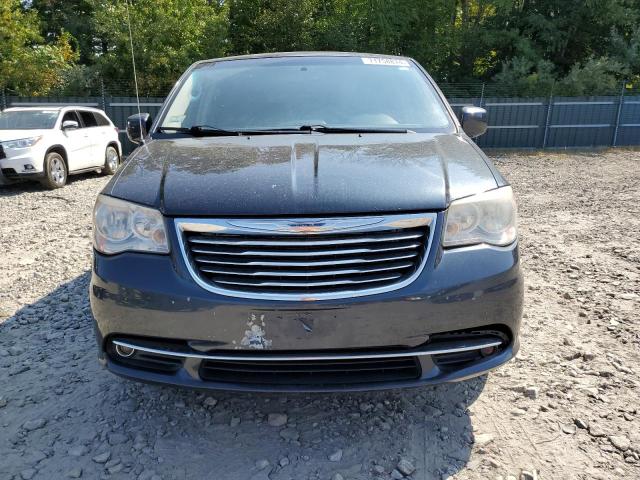 71758874-2014-chrysler-minivan_5