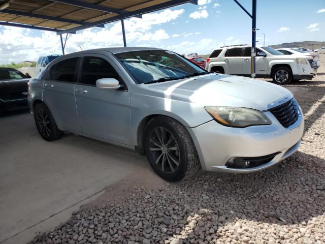 71808364-2012-chrysler-200_4