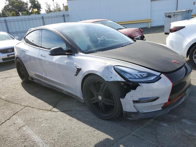 71993494-2018-tesla-model-3_4