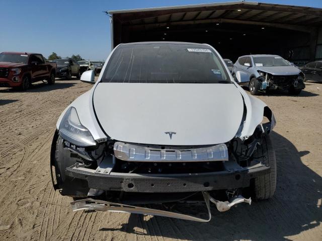 72043104-2022-tesla-model-y_5