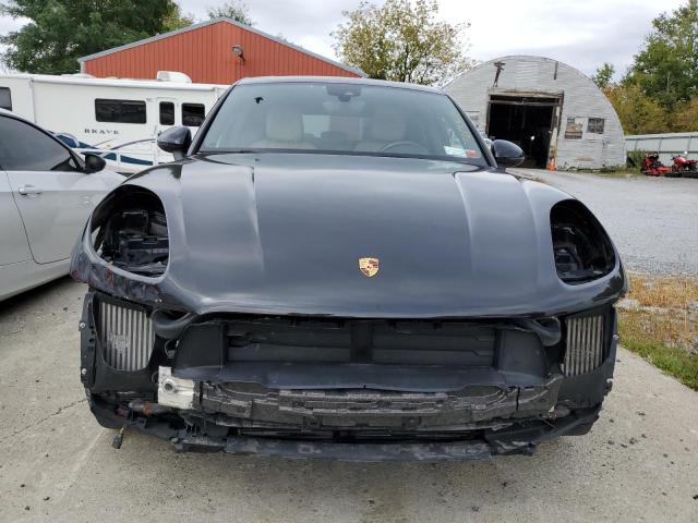 72193654-2017-porsche-macan_5