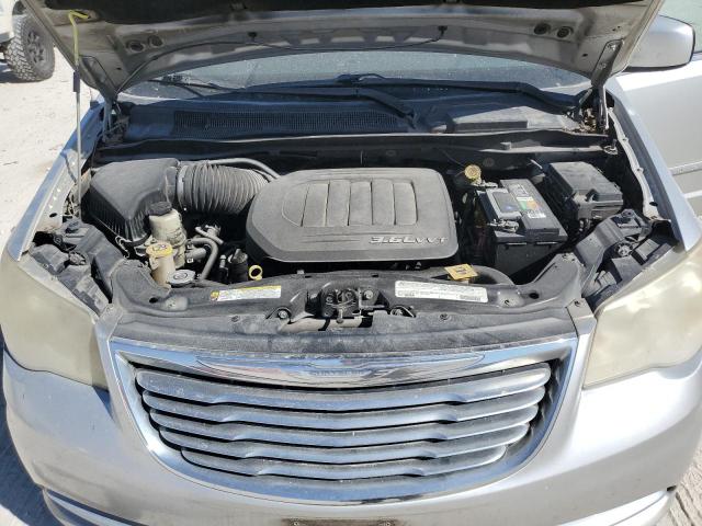 72208014-2012-chrysler-minivan_12