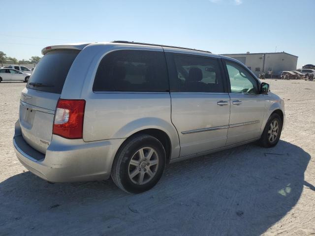 72208014-2012-chrysler-minivan_3