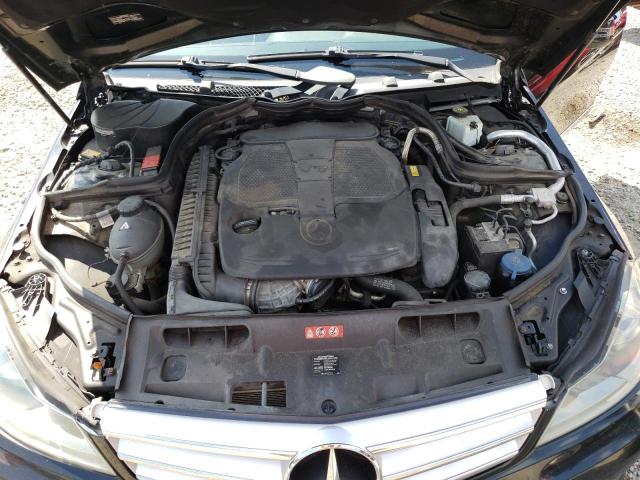 72469534-2013-mercedes-benz-c-class_11