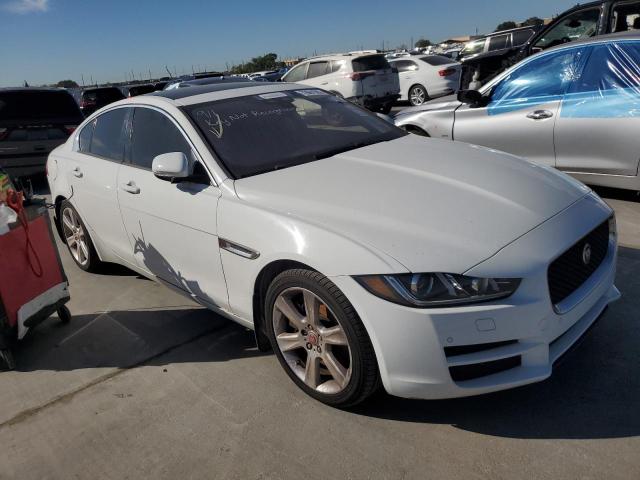 72661583-2017-jaguar-xe_4