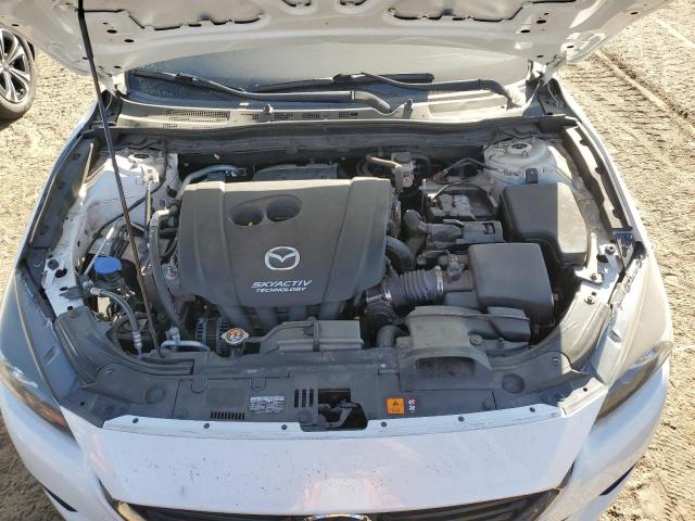 72846884-2017-mazda-3_11