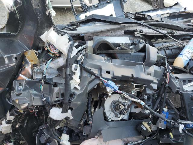 73083343-2012-toyota-prius_9