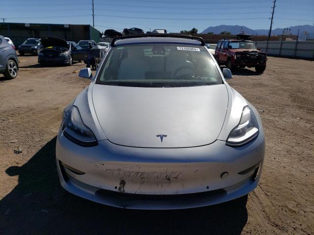 73166904-2018-tesla-model-3_5