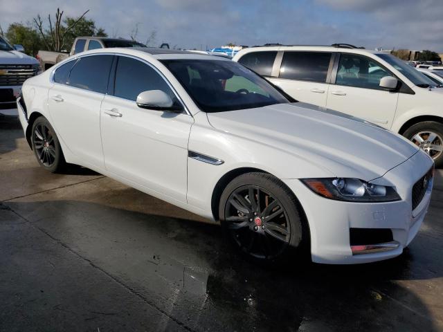 73204173-2017-jaguar-xf_4