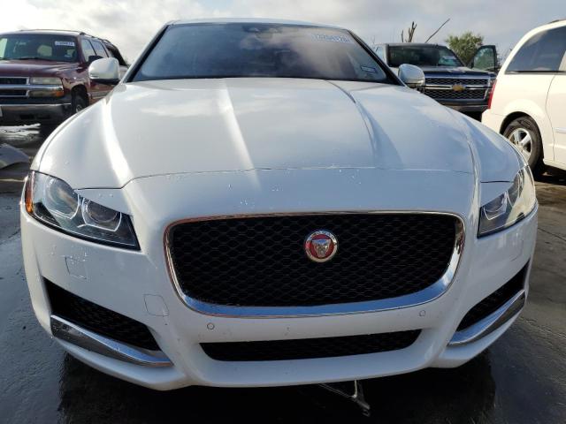 73204173-2017-jaguar-xf_5