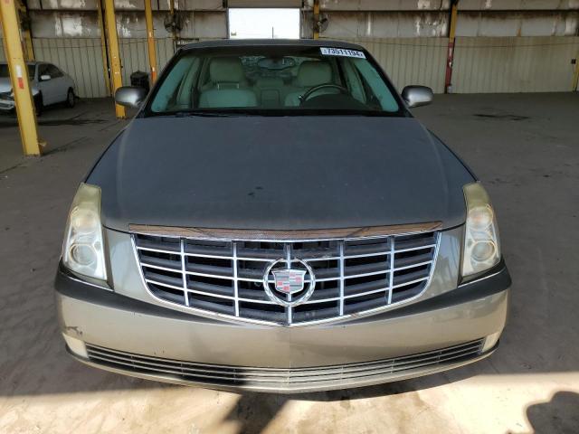 73511194-2010-cadillac-dts_5